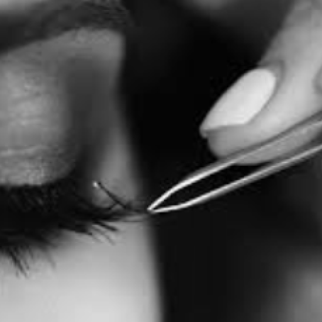 Lashes Installation